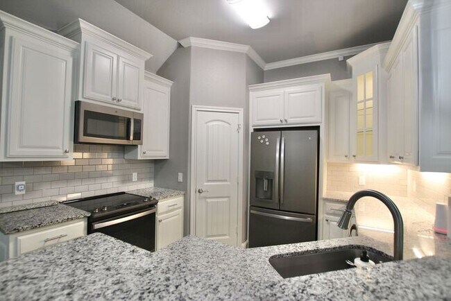 Building Photo - Coming Soon! Stunning 3 Bed 2 Bath Home on...