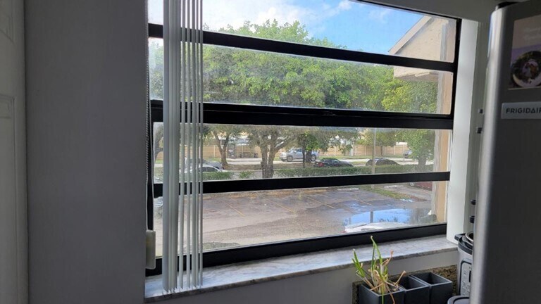 Building Photo - 2762 W 60th St