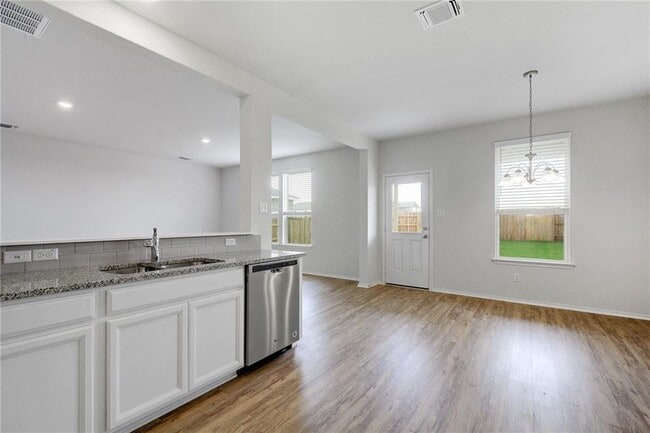 Building Photo - 121 Nettletree Dr