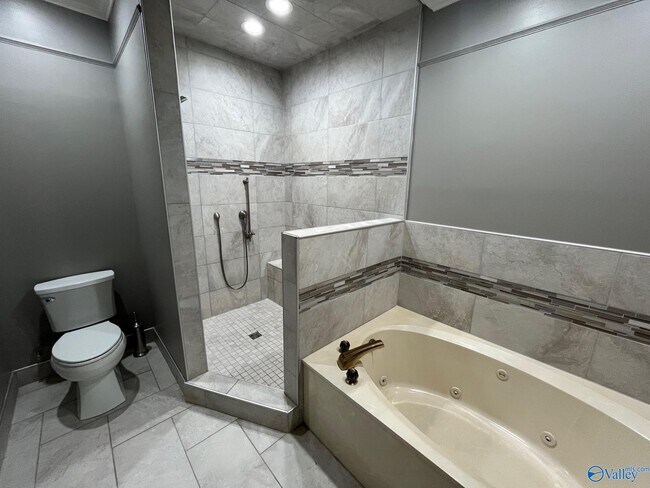 Building Photo - 146 Bob White Dr