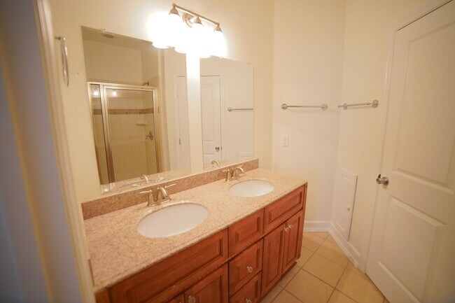 Building Photo - 3 Bed / 2 Bath with 2 Car Garage in NW