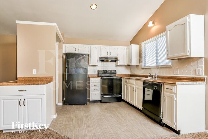 Building Photo - 4231 River Oaks Dr