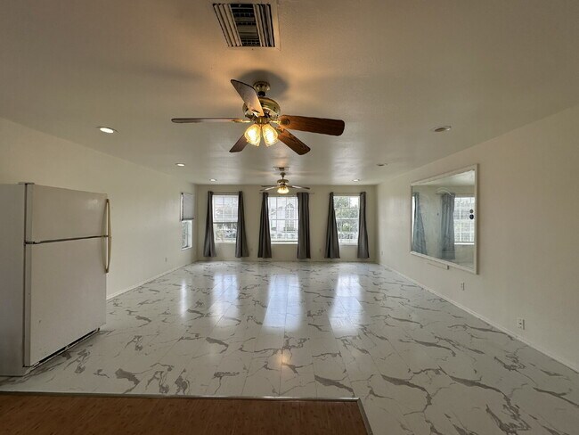 Building Photo - 4416 Englewood Rd