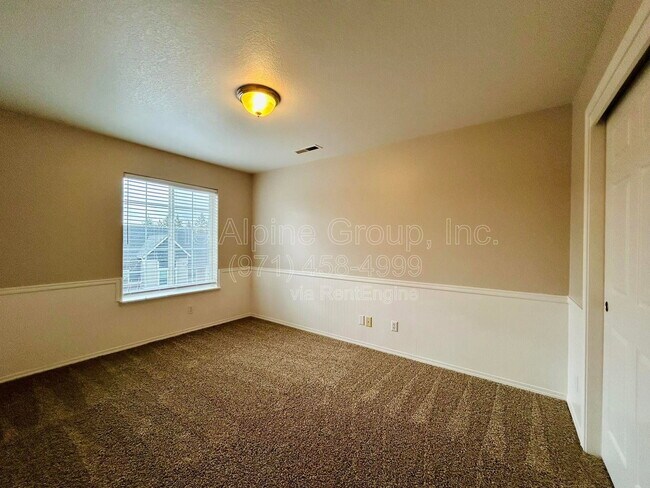 Building Photo - 10691 SW Celeste Ln