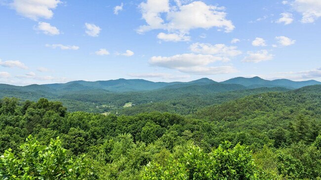 Building Photo - 121 Pontoosuc Dr