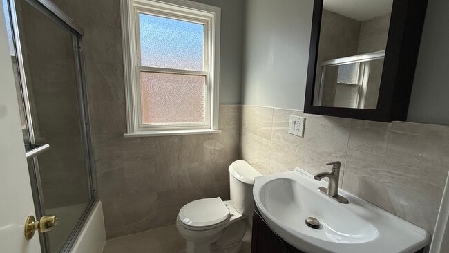 Building Photo - 5843 N Cicero Ave