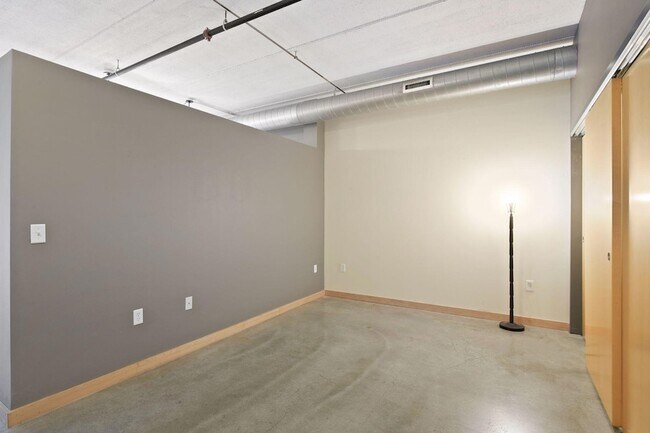 Building Photo - 710 N 4th St