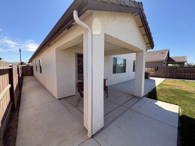 Building Photo - 1620 W Porter Ave
