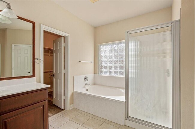 Building Photo - 10112 Channel Island Dr