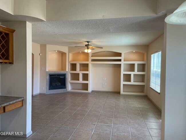 Building Photo - 12828 Tierra Ayala Dr