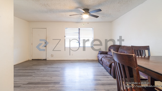 Building Photo - 604 Roselyn Ave