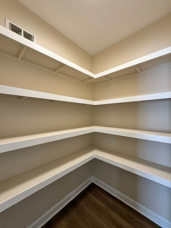 Building Photo - 150 Raye Dr