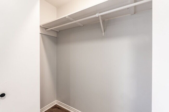 Building Photo - 9000 Woodbine Dr