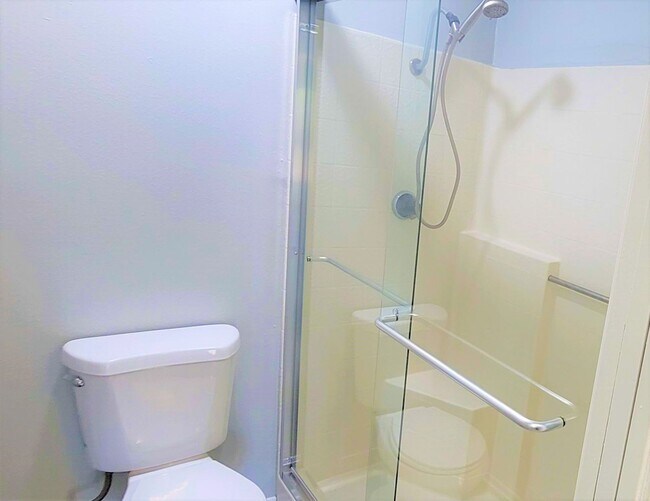 Building Photo - Single Story House in Beautiful Gated Comm...