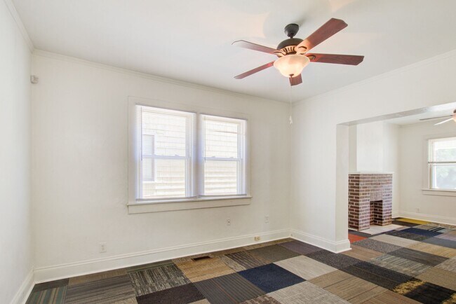 Building Photo - 6 Bed, 1.5 Bath Home in Granby School Dist...