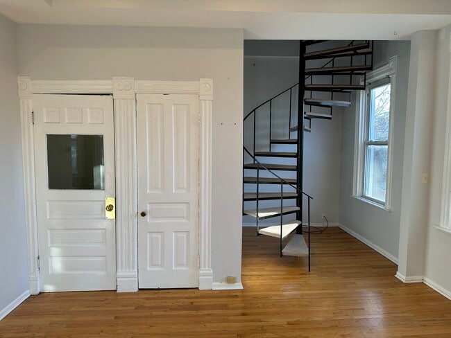 Building Photo - 2451 N Marshfield Ave