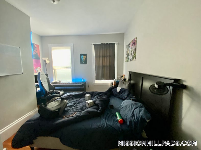 Building Photo - 12 Bucknam St