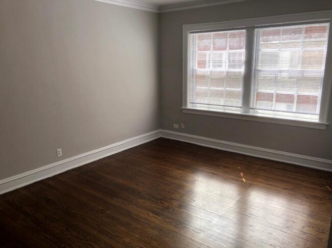 Building Photo - 1 bedroom in CHICAGO IL 60626