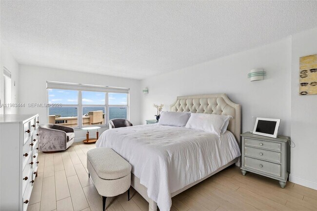 Building Photo - 3000 E Sunrise Blvd