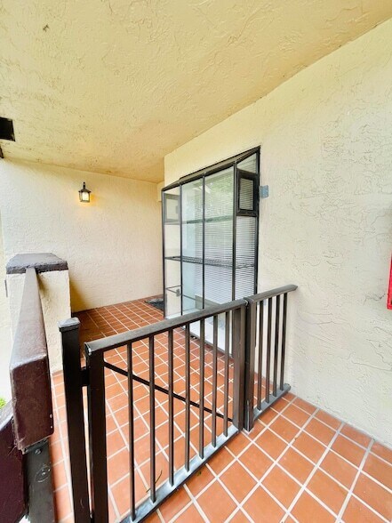 Building Photo - 2297 SW 15th St