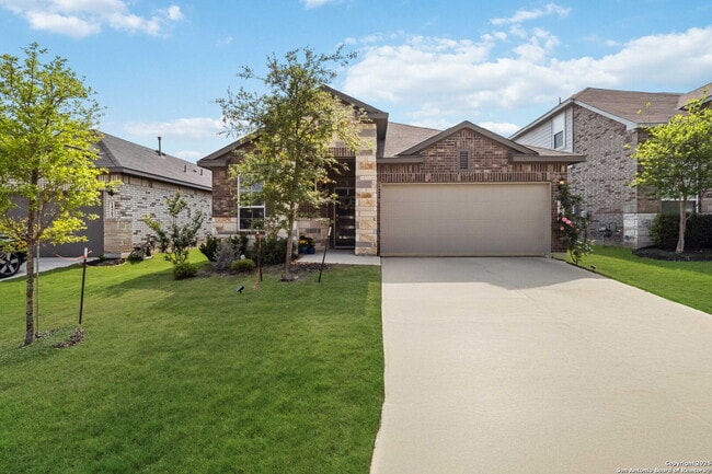 Building Photo - "Charming 3-Bedroom Home with 2 Full Baths and 1902 Sq Ft of Comfort in San Antonio!"