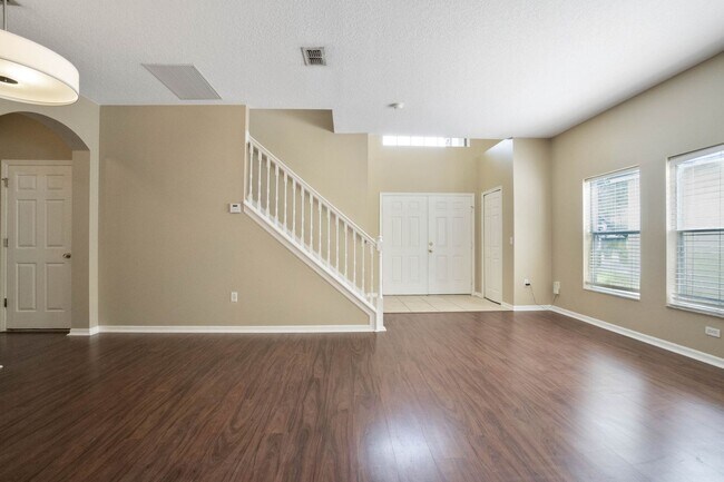 Building Photo - Spacious 4/3 House With 3-Car Garage In Th...