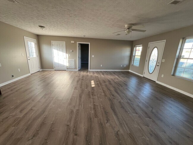 Building Photo - Single Family 2 bedroom 2 bathroom