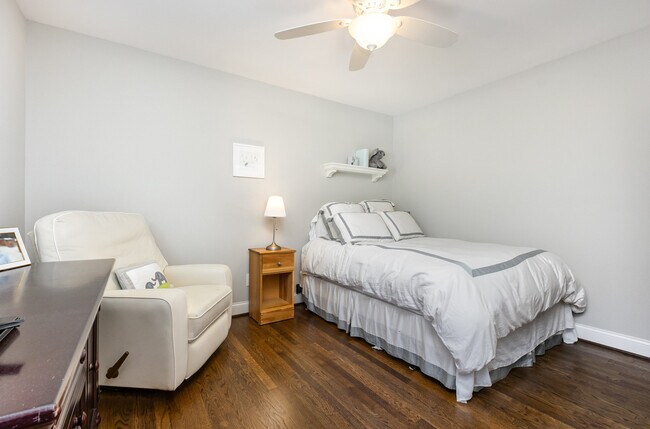 Building Photo - 4901 Stonehill Dr