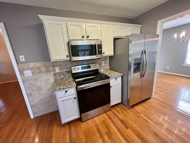 Building Photo - 3 Bed, 2.5 Bath Home w/ 2 Car Garage and Bonus Room