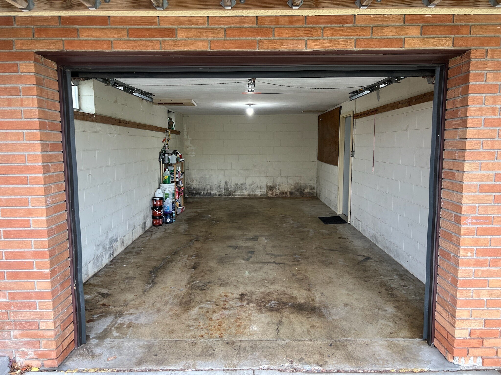 Single stall garage (extra deep for storage) - 221 17th Ave N
