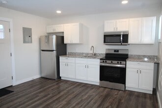 Building Photo - Beautifully remodeled and completed 1 bedr...