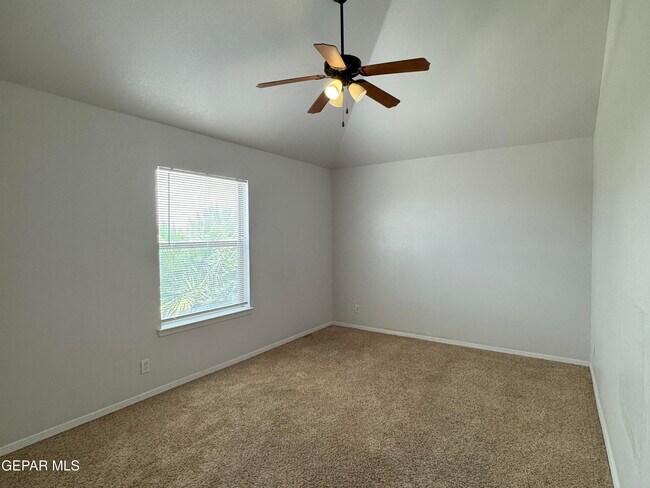 Building Photo - 13260 Emerald Creek Dr