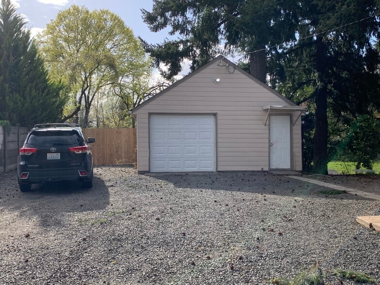 Garage and Shop - 4018 NE 54th Ave