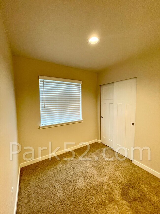 Building Photo - $500 Off First Full Month! 4 Bedroom Singl...