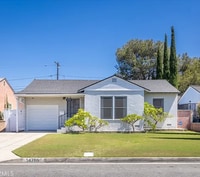 Building Photo - BEAUTIFUL 2 BEDROOM 2 BATH HOME