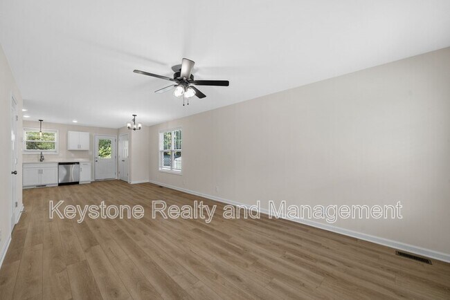 Building Photo - 178 Oak St