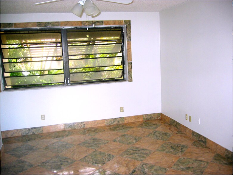 West bedroom - 4210 SW 51st St