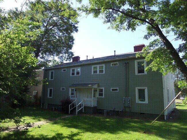 Building Photo - 583 Colonial Cir SE