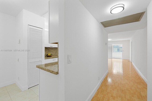 Building Photo - 1351 SW 125th Ave