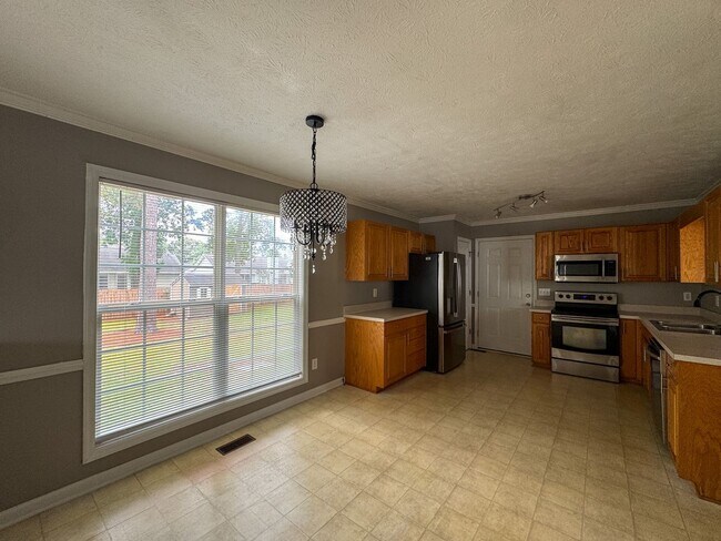 Building Photo - Cute 3 Bed 2.5 Bath Home in Fayetteville with Fenced Yard