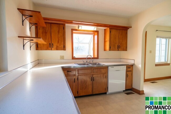 Building Photo - Cozy Ranch Home