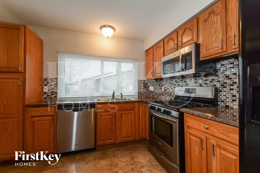 Building Photo - 846 Vlg Mdw Dr