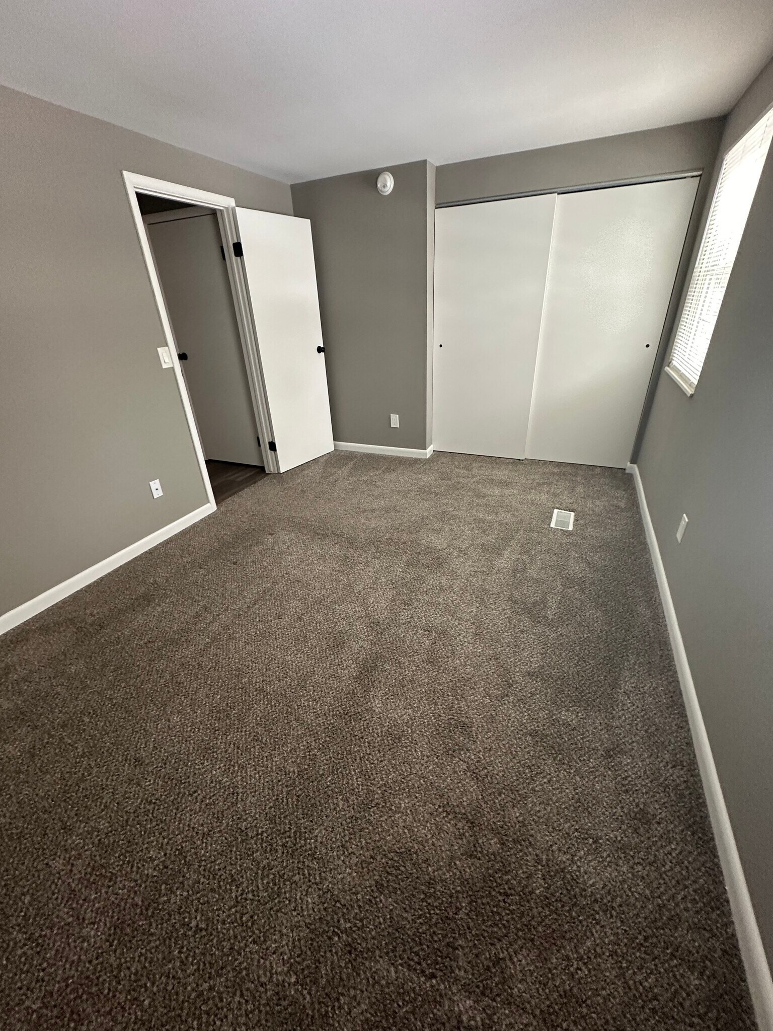 Main bedroom with closet - 35 Farmbrook Drive