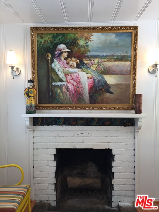 Building Photo - 1572 N Beverly Glen Blvd