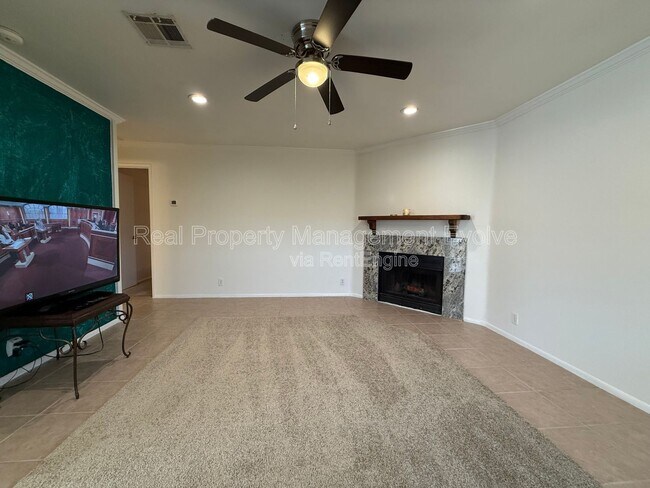 Building Photo - 502 W Yukon Dr