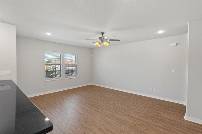 Building Photo - 415 Goldilocks Ln
