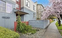 Building Photo - Bright Top-Floor Condo Near Northgate & Green Lake