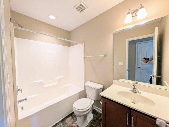 Building Photo - 4461 Middletown Dr