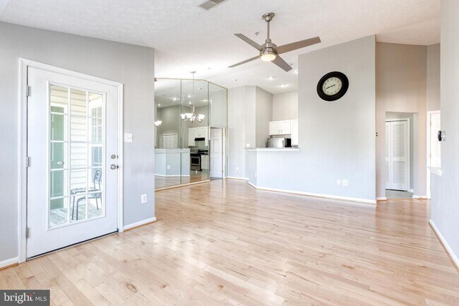 Building Photo - 3021 Hunting Ridge Dr
