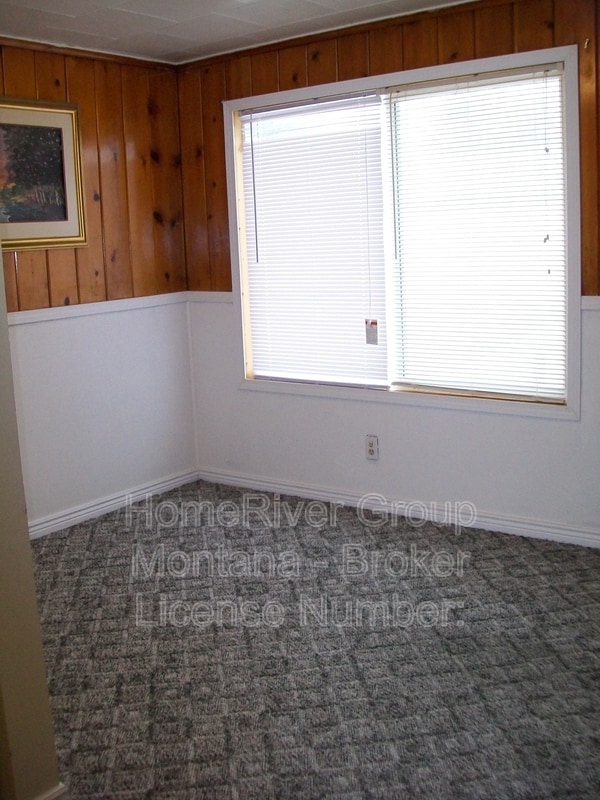 Building Photo - 1120 Milton St